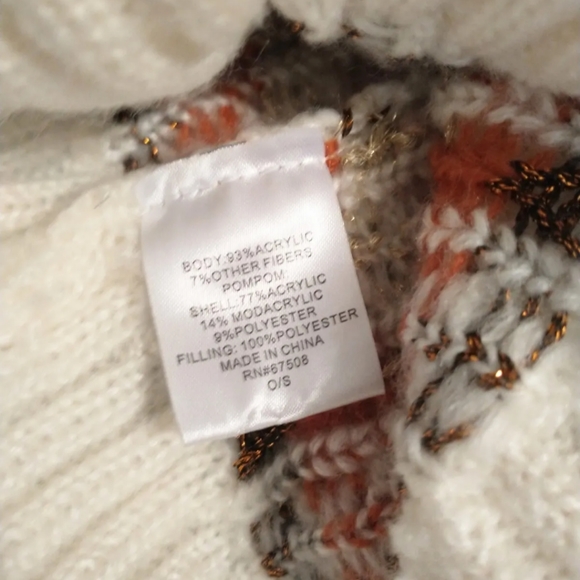 Acrylic Pom Pom Beanie Hat - Picture 7 of 7